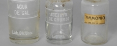 Frascos de reagentes do Laboratório Chimico